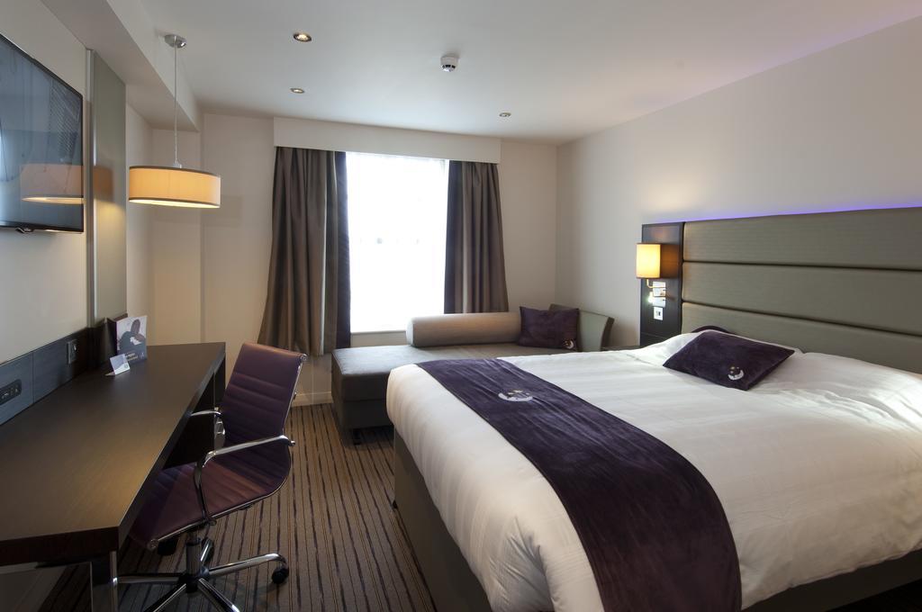 Premier Inn London Elstree / Borehamwood Exterior photo