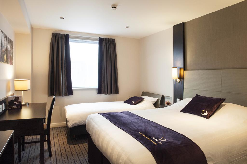 Premier Inn London Elstree / Borehamwood Room photo