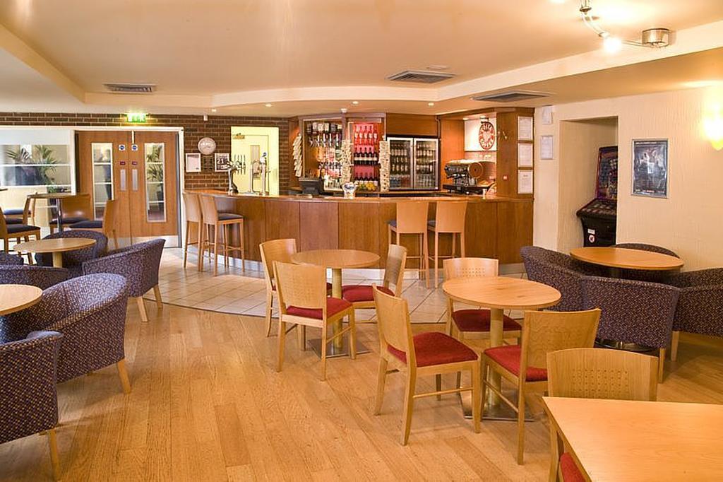 Premier Inn London Elstree / Borehamwood Exterior photo